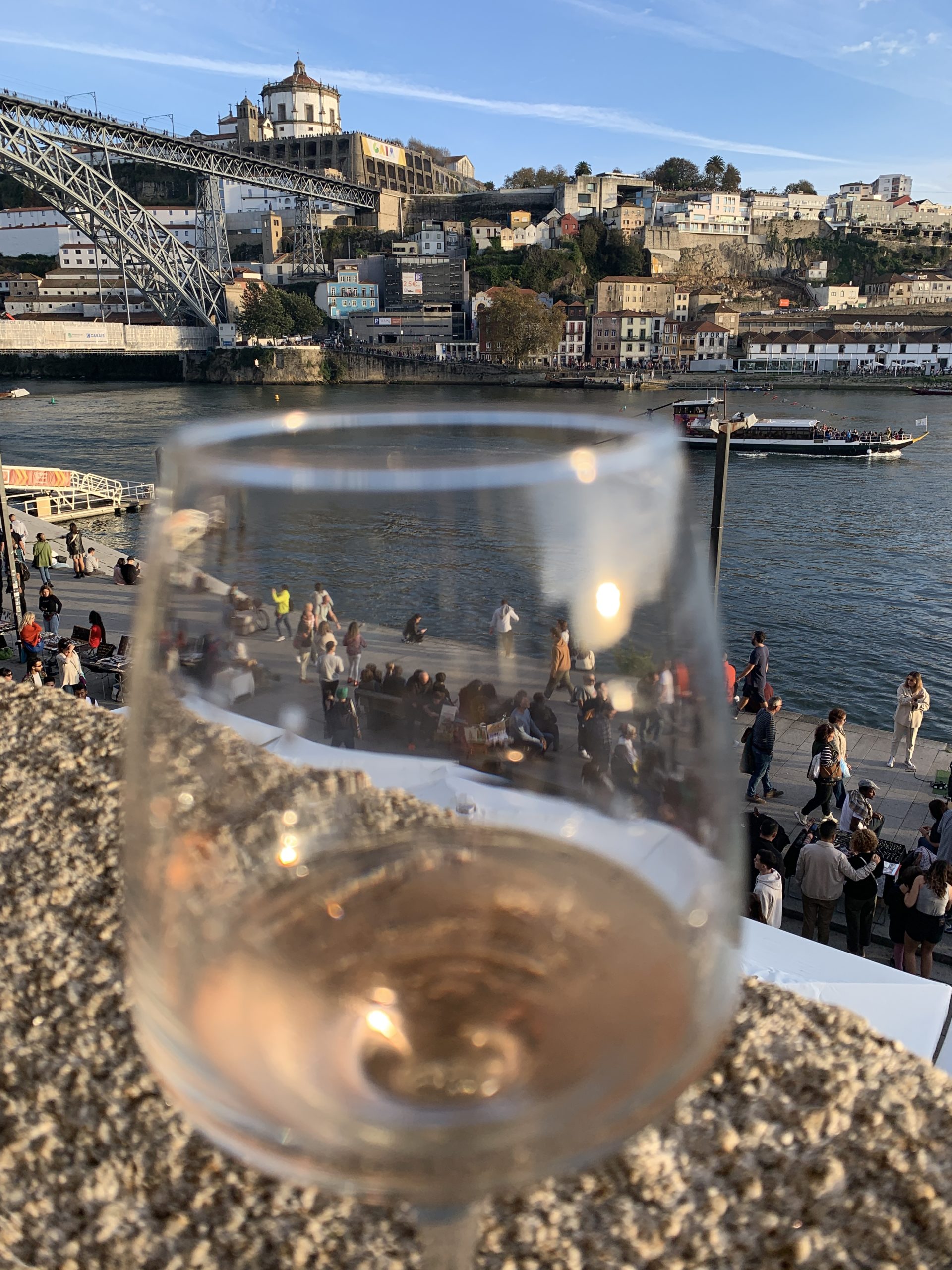 Aussicht von der Mauer am Douro